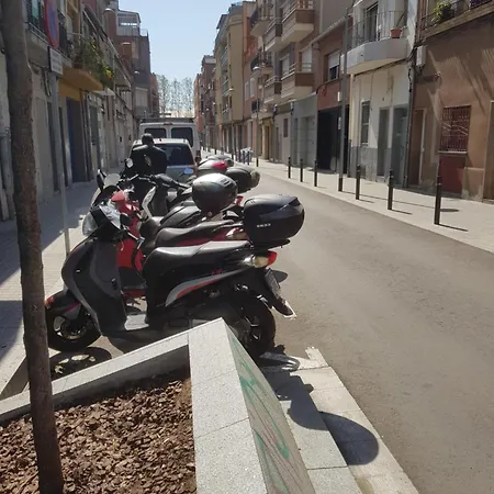 Close To And 15 Mints To La Rambla By Tren アパート